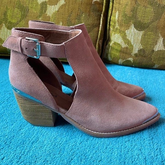 Jeffrey Campbell Woodruff suede cutout bootie | Blush | 9 - Picture 7 of 14